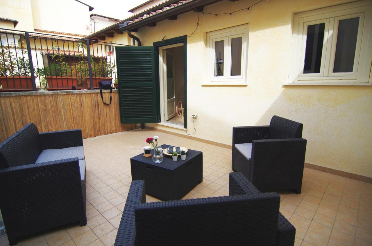 Cozy House Con Corte Privata In Centro Storico Aq LʼAquila Екстериор снимка